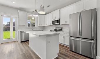 212 Hugo St, Bay St. Louis, MS 39520