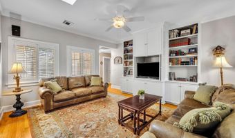 1230 GOLDEN Ln, Orlando, FL 32804