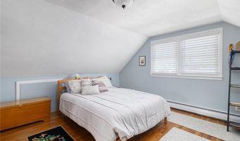 1 Adelaide Ave, Bristol, RI 02809