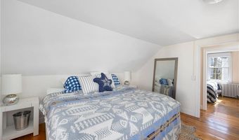 28 Extension St, Newport, RI 02840