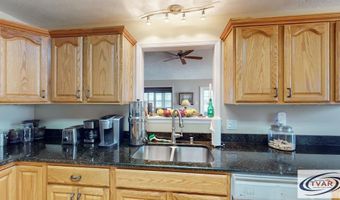 495 Shore Dr, Big Sandy, TN 38221