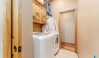 408 N Oak Ridge Rd, Brandon, SD 57005