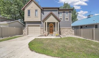 325 Lakeshore Dr, Arnolds Park, IA 51331