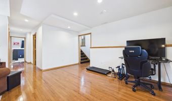 816 E Pine St, Brandon, SD 57005
