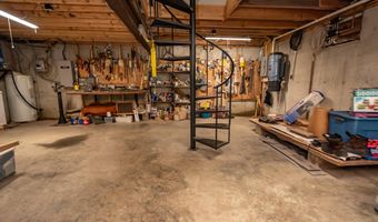 183 Barnard Rd, Barnard Twp., ME 04414
