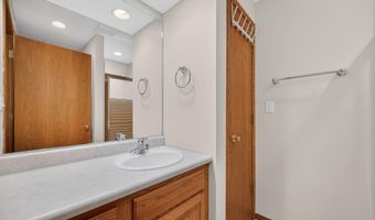 909 Idaho Ave, Ames, IA 50014