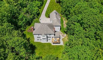 17 Canterbury Ln, Bedford, NH 03110