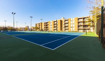 75 S REYNOLDS St 318, Alexandria, VA 22304
