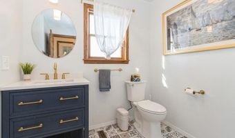 1049 Vine Ave, Riverside, IA 52327