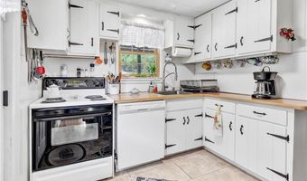 39 Cedar Dr, Danbury, CT 06811
