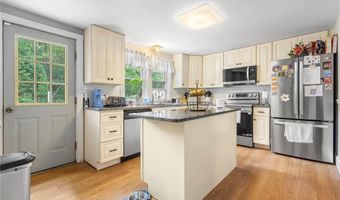 28 Crowell St, Cumberland, RI 02864