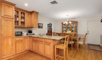 68 Birchwood Dr, Narragansett, RI 02882