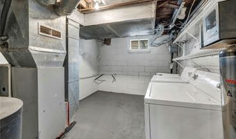 825 Dan St, Akron, OH 44310