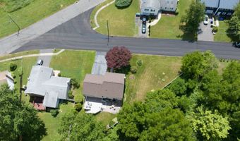 4 Lee Cir, Bloomfield, CT 06002
