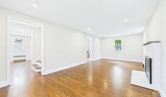 28 Eden Crest Dr, Cranston, RI 02920