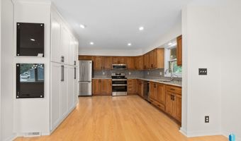 1513 E Sylvan Cir, Brandon, SD 57005