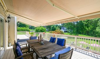 20 Laura Dr, Danbury, CT 06811