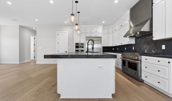 881 N MANCHESTER St, Arlington, VA 22205