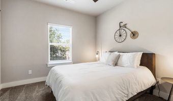 905 N Main St, Bentonville, AR 72712