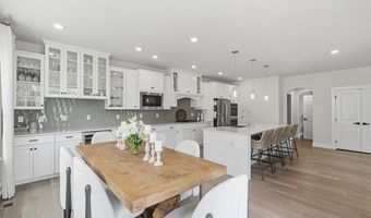 300 Crest Ln, Adams Twp., PA 16046