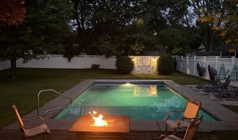 29 Grey Meadow Dr, Burlington, VT 05408