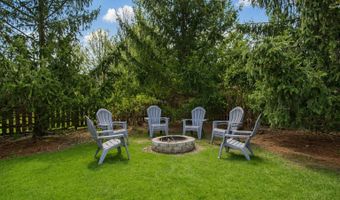 3 BLACKWOLF Ct, Algonquin, IL 60102