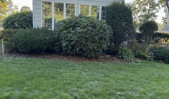 13 Fenway Rd, Branford, CT 06405