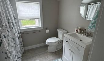 53 Center Ave, Middletown, RI 02842