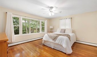 103 BIRCHWOOD Dr, North Kingstown, RI 02852