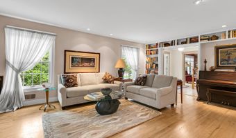 44 Tall Tree Rd, Middletown, NJ 07748