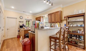 28 Trafalgar Cir, Asheville, NC 28805