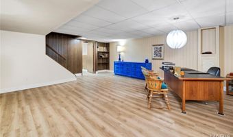 56 Meadowbrook Country Club Est, Ballwin, MO 63011