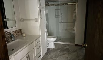 1813 Derian Dr, Aberdeen, SD 57401