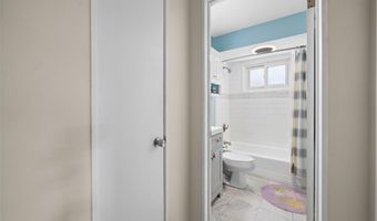 7932 Kingwood St, Affton, MO 63123
