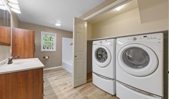 204 N Huber St, Anamosa, IA 52205