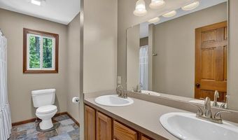 15129 Locust Grove Dr, Argentine, MI 48418