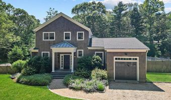97 Oak Ln, Amagansett, NY 11937