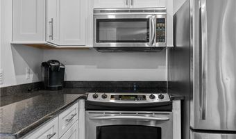 2 Lasalle Pl, Newport, RI 02840