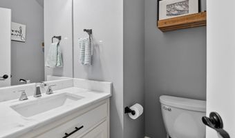 7725 S Shoreline Blvd, Benton, AR 72019