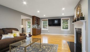 9 Woodlawn Ave, Billerica, MA 01821