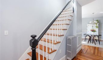 6 Pond Ave, Newport, RI 02840