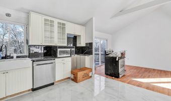 17 Stage Rd, Brookfield, CT 06804