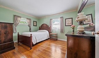 29 E MAPLE Ave, Bellmawr, NJ 08031