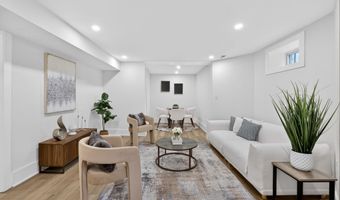 907 LAWRENCE St NE, Washington, DC 20017