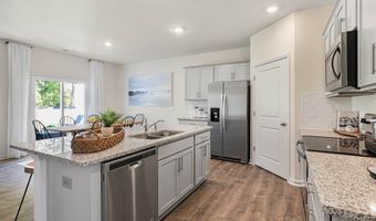 274 Maddox Dr, Aberdeen, NC 28315