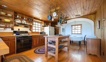 57 Darling Ln, Barnet, VT 05821