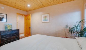2 Mesa Sea Rd, Arroyo Hondo, NM 87513