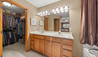 824 Tennyson Ave, Ames, IA 50014