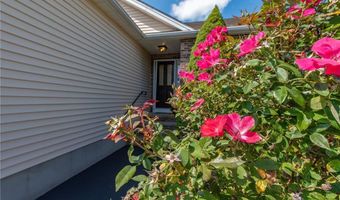 5 Sweet Corn Dr, Cranston, RI 02921