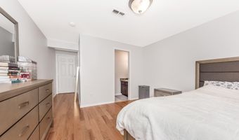 241 W Oakbrook Dr, Ann Arbor, MI 48103
